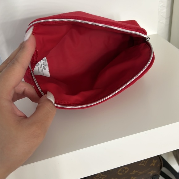 Red Dior cosmetic pouch - Picture 3 of 3